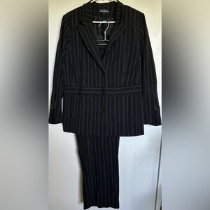Reitmans Jacket and Pant Suit Sz.18